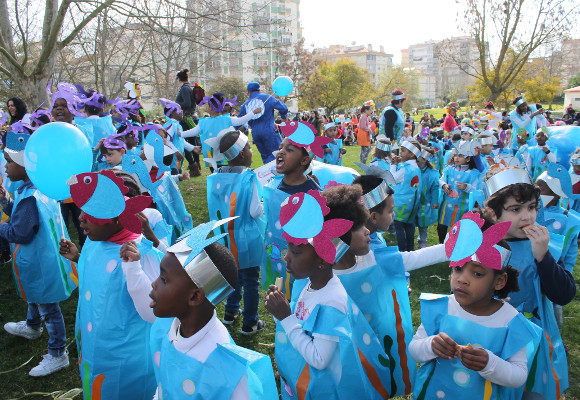 Festa e alegria no Desfile de Carnaval das Escolas