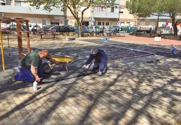 Reparação de parques infantis na Freguesia