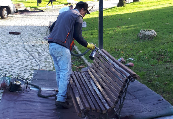 Reparação dos bancos de jardim instalados do Parque Urbano das Paivas