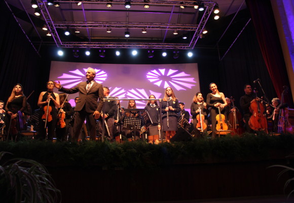 Entre Sinfonia, Cordas e Dança: Concerto de Ano Novo da SFOA enche casa