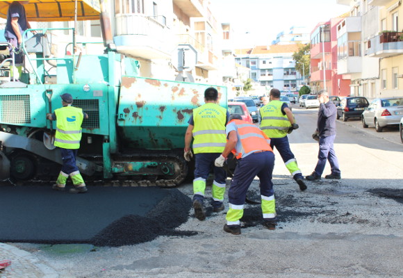 Plano de repavimentação municipal abrange 37 ruas da cidade de Amora