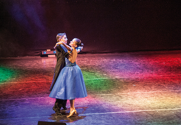 Amora Show Dance
