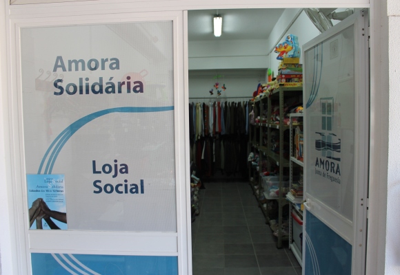 A Loja Social precisa de Roupa de Criança