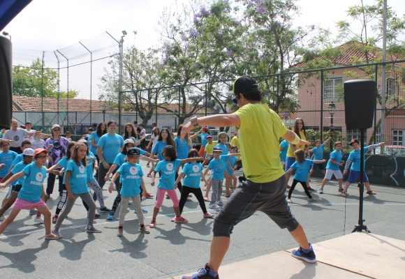 Mega aula de Zumba juntou 200 pessoas