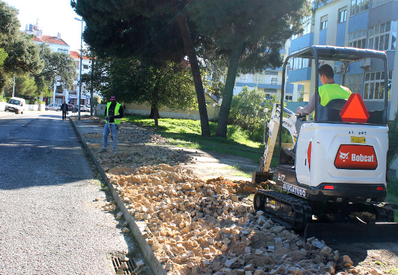 Requalificação de passeio na Cruz de Pau