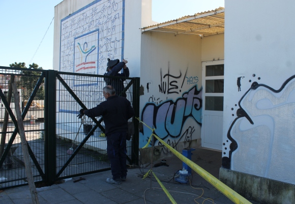 Portão na Escola Secundária Manuel Cargaleiro