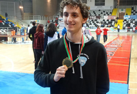Rafael Forte traz medalha de Ouro para Amora