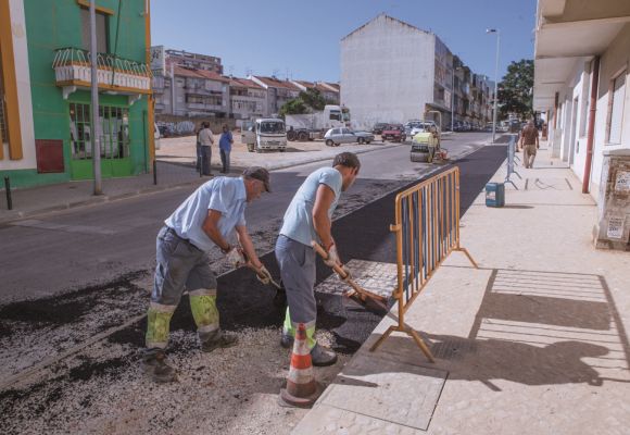 Reformulação de área pedonal na rua da SFOA