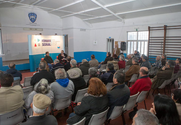 Infraestruturas de saneamento nos Foros de Amora em debate