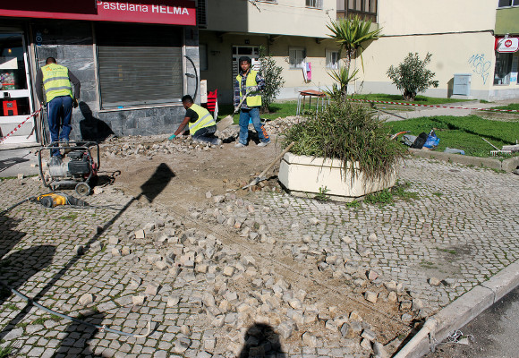 Trabalhos de manutenção em calçadas e passeios