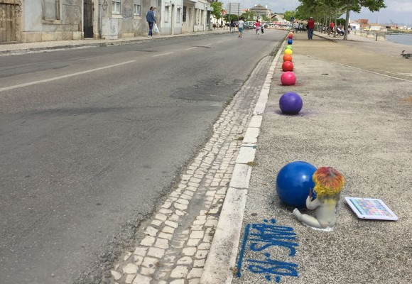 Intervenção artística na Marginal de Amora