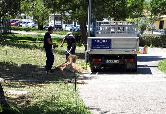 Aparelhos de fitness operacionais no Parque do Fanqueiro