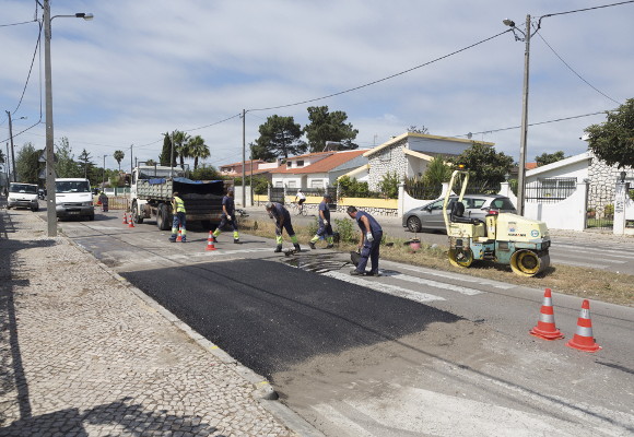 Construção de passadeiras sobre-elevadas em Belverde