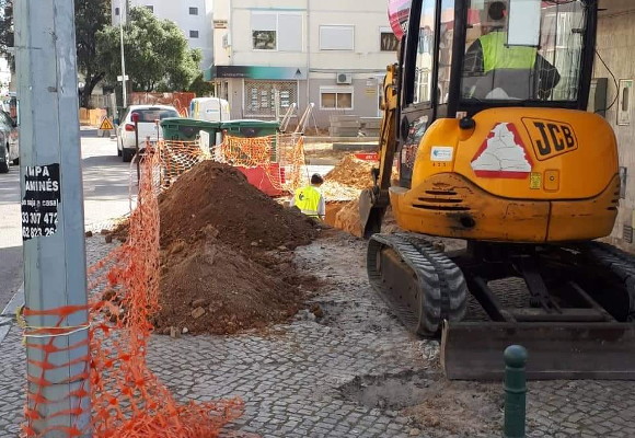 Remodelação da rede de águas na rua 25 de Abril