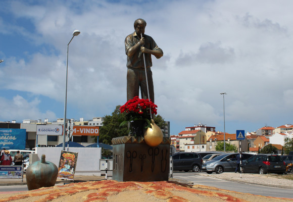 Monumento de homenagem aos operários vidreiros