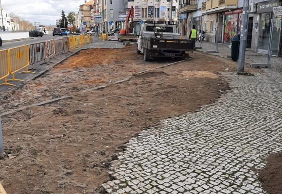 CM Seixal avança com requalificação da Praça de Táxis da Cruz de Pau
