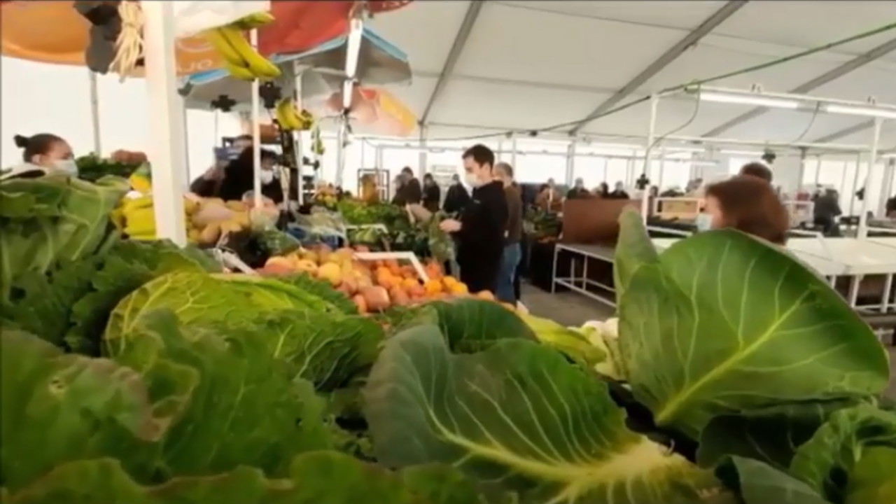 Mercado da Cruz de Pau aberto na quadra festiva