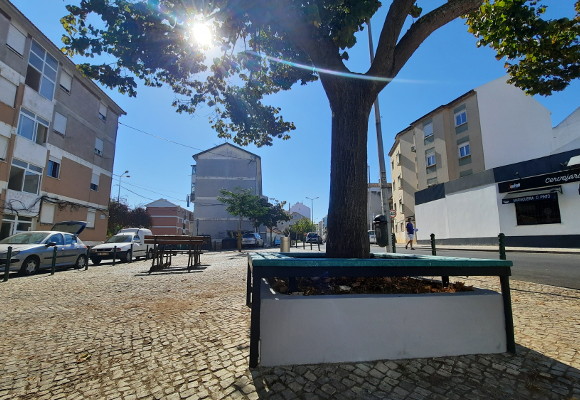 Bairro dos Corticeiros: manutenção de mobiliário urbano