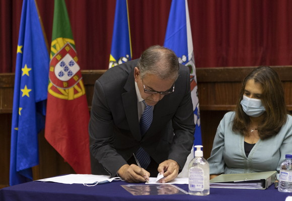 “Contamos com a oposição num quadro de participação construtiva”