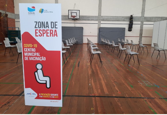 Pavilhão da EB Paulo da Gama convertido em Centro de Vacinação Covid-19