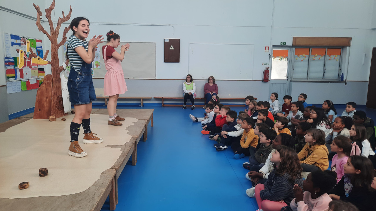 Freguesia de Amora assinala mês do Teatro com peça “Ao crescer quero ser” 
