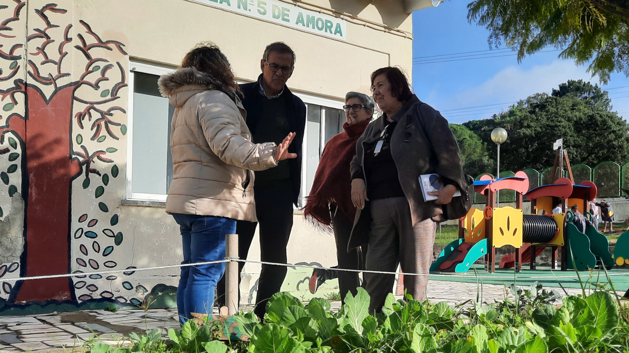 Executivo da Freguesia de Amora inicia visitas às escolas