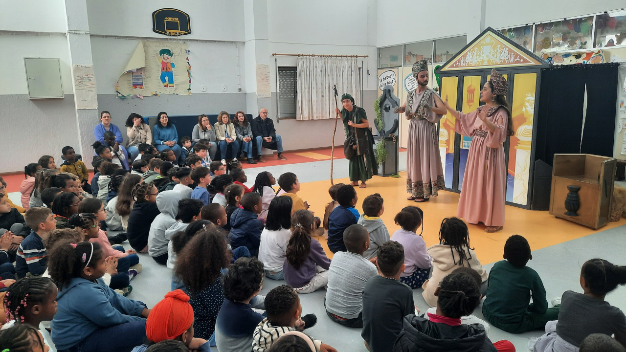 O Teatro foi às Escolas