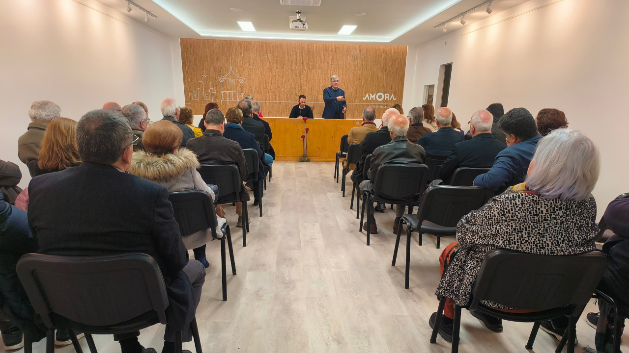 Auditório da Junta de Freguesia de Amora renova-se para o futuro