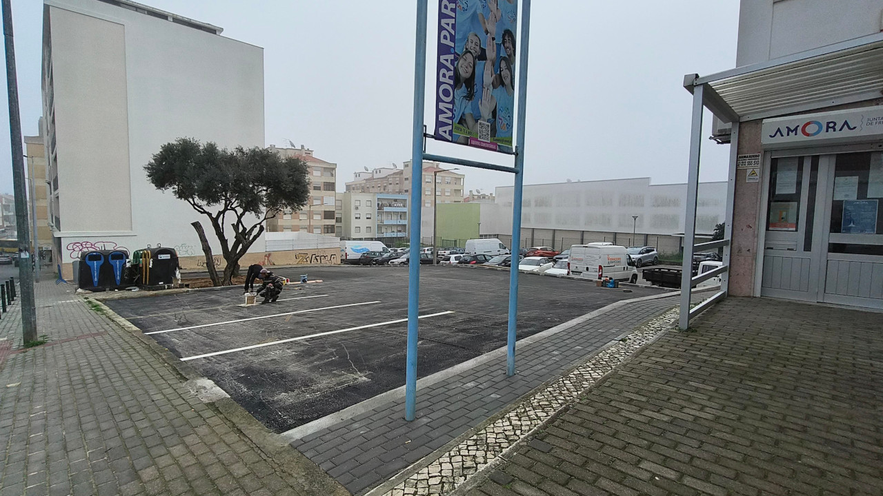 Novo Parque de Estacionamento na Rua 1º de Maio