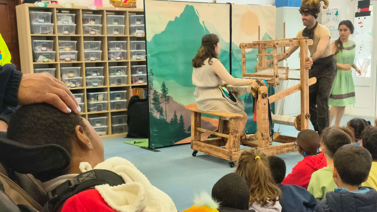 Teatro chega às escolas da Amora para celebrar o Dia Mundial do Teatro