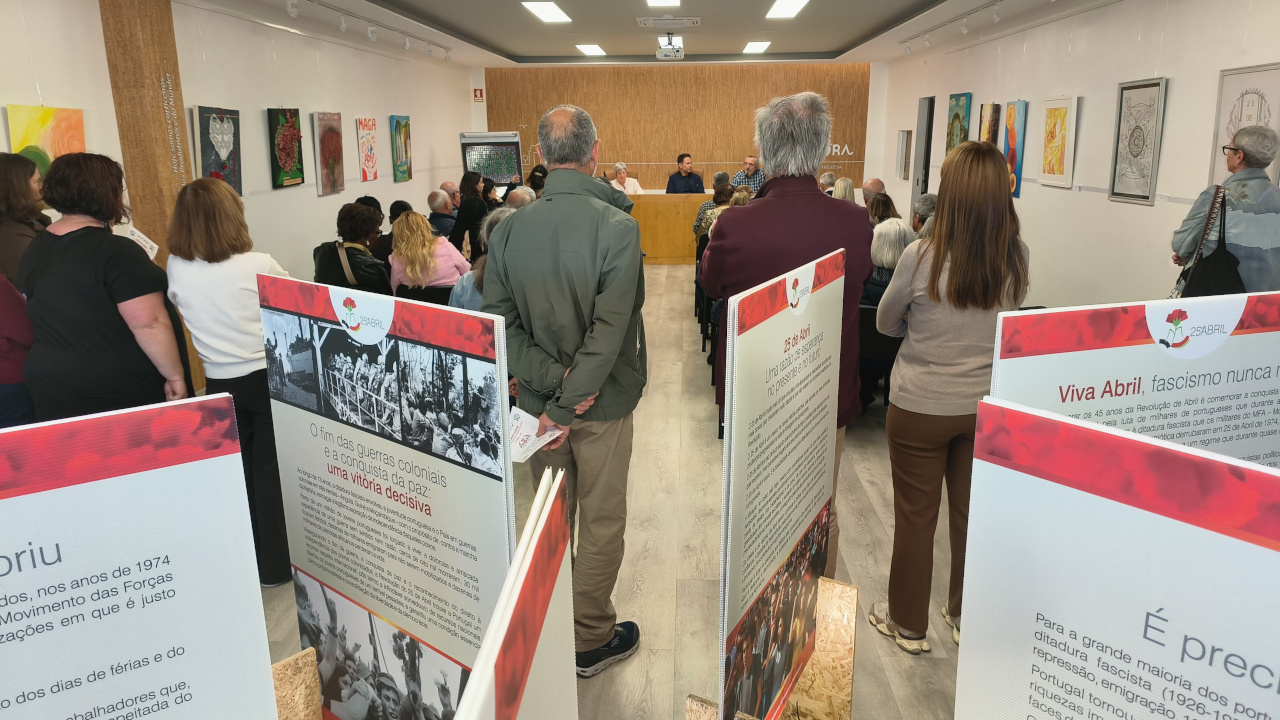 “Juntos Comemoramos Abril” inaugurada no Auditório da Junta de Freguesia de Amora