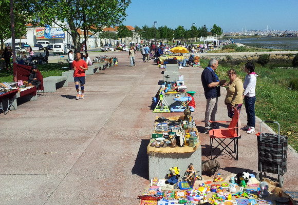 Feira de Velharias volta à Marginal de Amora