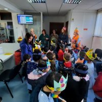 Crianças cantam as Janeiras